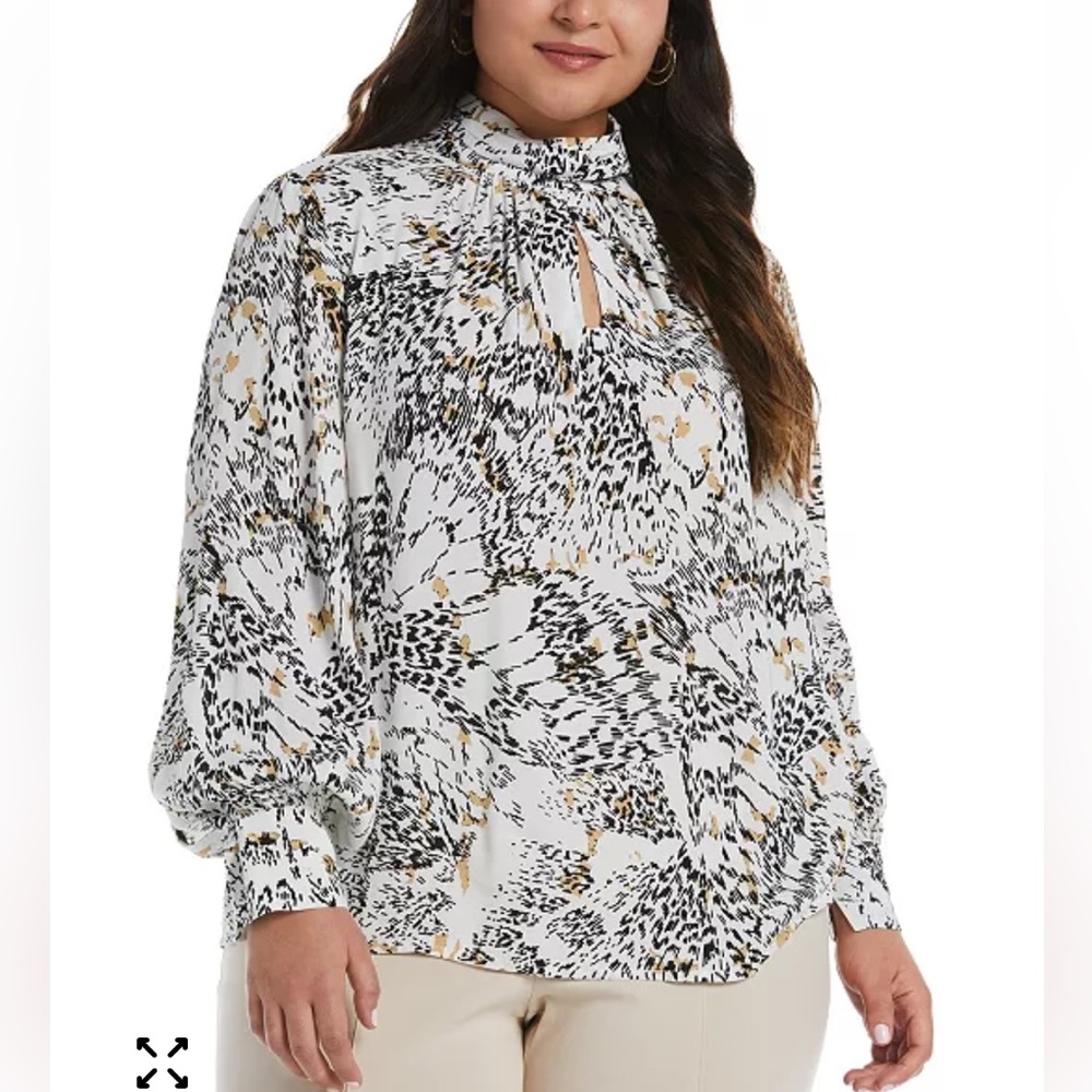 Women's Black and White Patterned Sweater